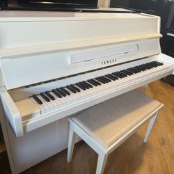 White Yamaha M1 Studio Piano (w Bench)