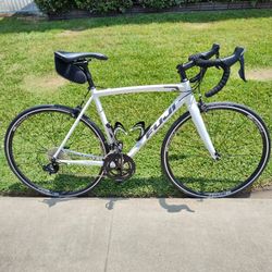 Road Bike excellent conditions