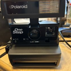 POLAROID ONE STEP CAMERA WITH CASE