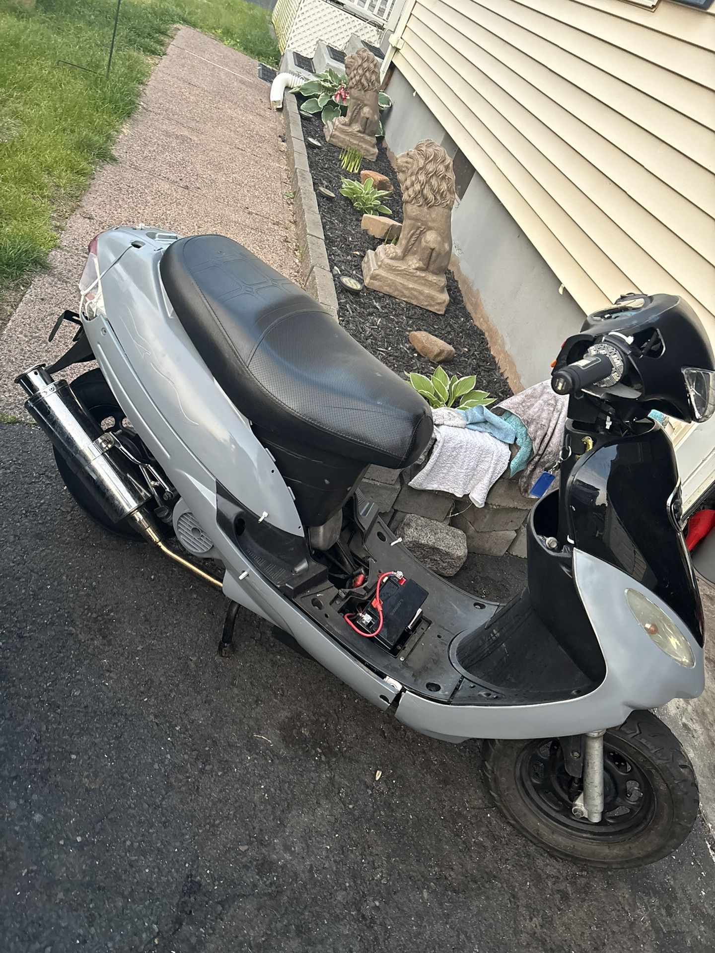 100 Cc Moped