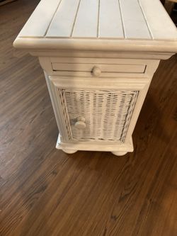 White Wicker End Table With Magazine Rack 
