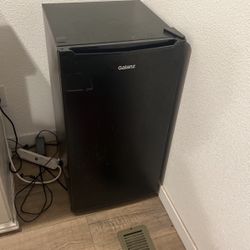 Galanz Mini Fridge 