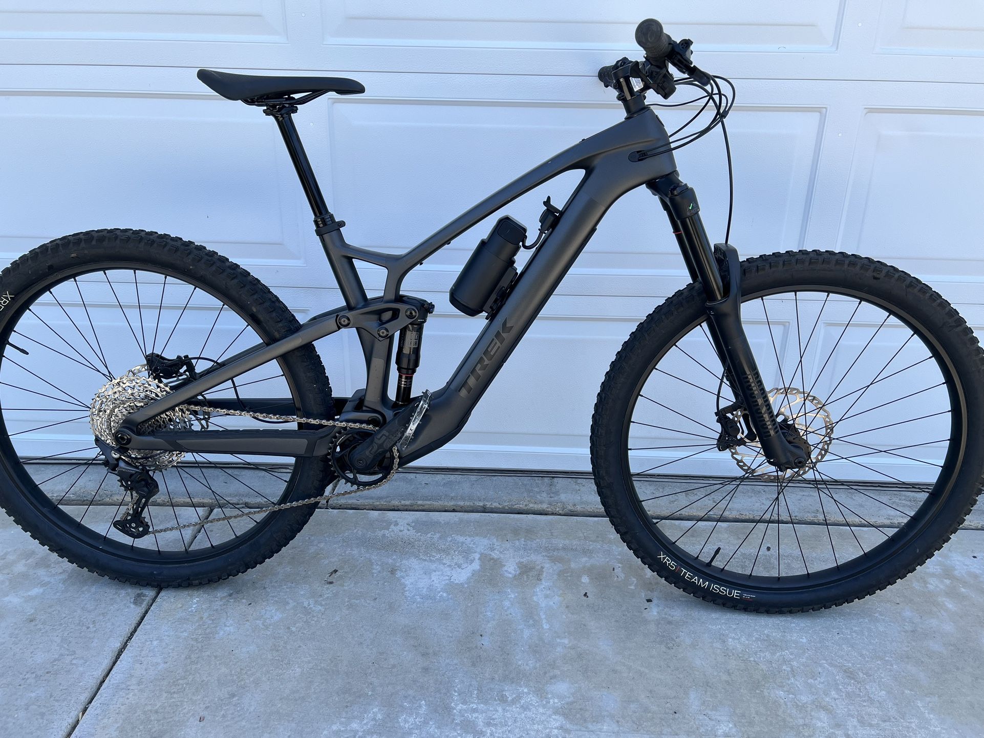 Trek Fuel EXe 9.5 Carbon Full suspension mountain E-bike Large 78 miles