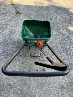 Turf builder or spreader Scotts Edgeguard (in Des Moines)