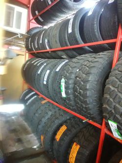 🎈hoy domingo tenemos🎇 los mejores🚛 descuentos en todas las🎈 llantas nuevas y rines en especial 🚛visítenos trabajamos los 7 días de la semana