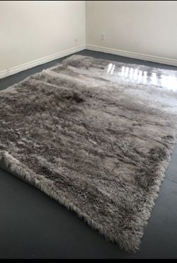9x12 Shag Rug. Excellent Condition 