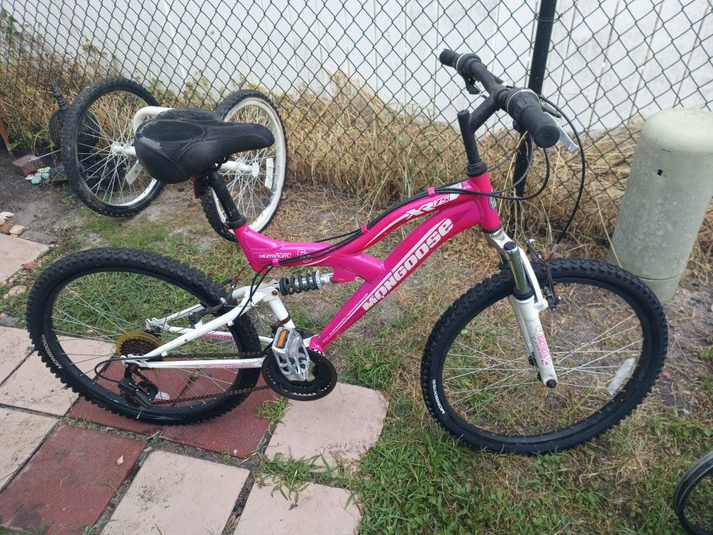 26'Mongoose Mountain Bike Almost New !