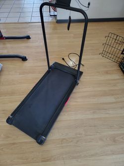 Compact Treadmill with Handlebar and single tilt