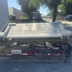 Lift Gate Maxxon  Capacity 3000 Lbs  works excellent and he has brand new motor