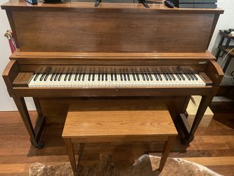 Hamilton piano 