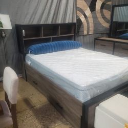 Queen Storage Bed With Dressr And Mirror 