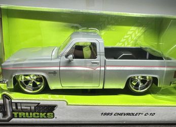 JADA Just Trucks 1/24 1985 CHEVY C-10 PICKUP  (Gray/Silver metallic )