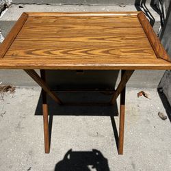 Portable coffee table