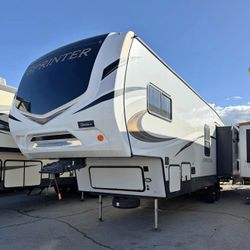2022 Keystone Sprinter Fifth Wheel/ Rv/ Travel Trailer.