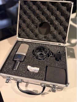 AKG C214 Condenser Microphone