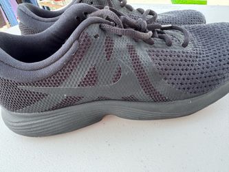 Womens Black NIKE size 9.5