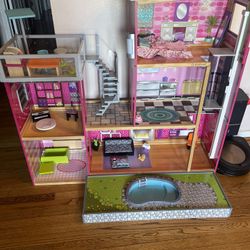 Doll House 