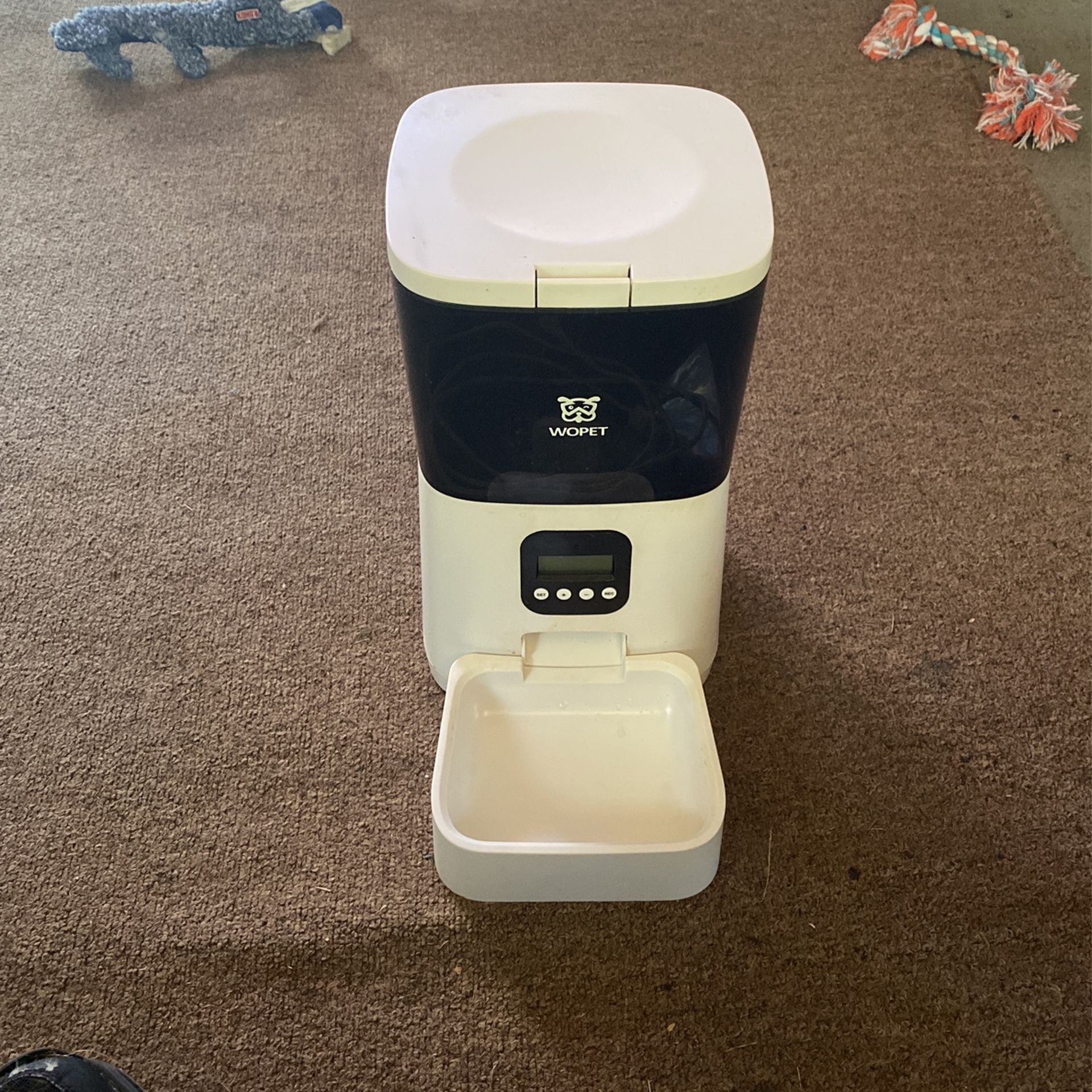 Automatic Pet Feeder