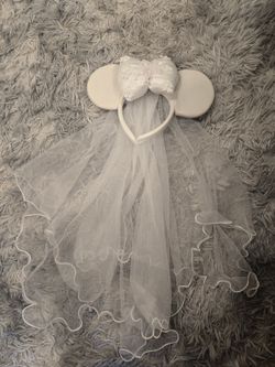 SALE: Disney Bridal Minnie Ears With Veil