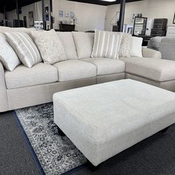 Sofa Chaise Sectional. 🚚WE DELIVER🚚