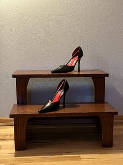 Beautiful Shoes Worn 2 Times Size 6-7. 