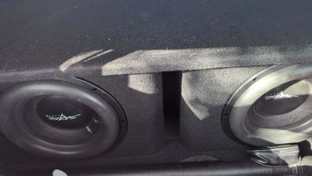 Skar 12 inch subs and box