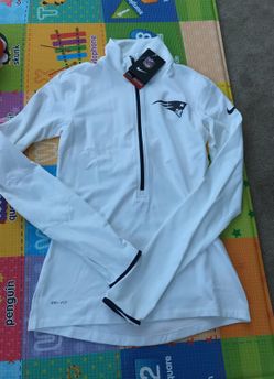 Women's nike patriots zip up and tshirt