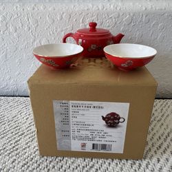  Chinese wedding tea set, which is traditionally used in the Chinese wedding tea ceremony