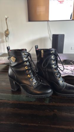 Size 6 1/2 Tommy boots