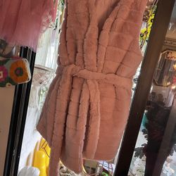 Women’s Pink Long Sleeveless Faux Fur Jacket 