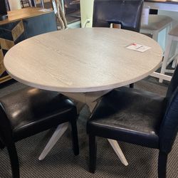 Solstice round dinning table