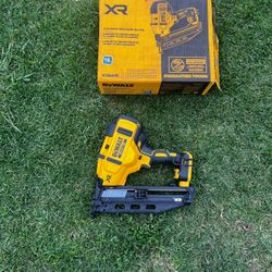 DEWALT NAILER 20V MAX XR Lithium-Ion Electric Cordless 16-Gauge Angled Finishing Nailer (Tool Only)
