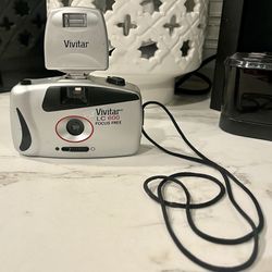 Vivitar LC 600 Focus Free 35mm Film Camera