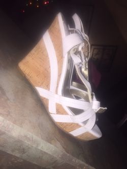 Guess white wedges