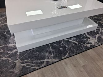 *Labor Day Now!!!*---Trendy Golden Rug Coffee Tables W/Wireless Charging---Only $1099!!!---Delivery/Financing🫡