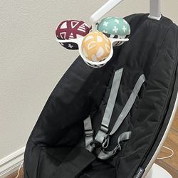 4moms mamaroo baby swing, like new