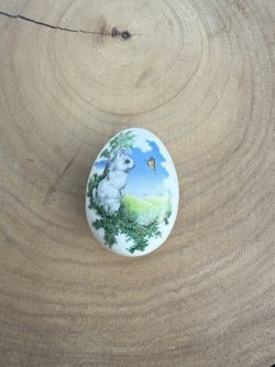 Vintage 1981 Franklin Porcelain Mini Easter Egg Trinket Box | Spring Decor | Easter Basket Gift | Collectible Trinket | Ring Holder