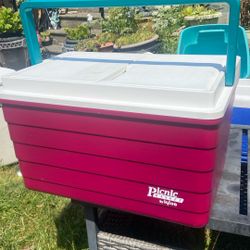 Picnic Cooler Basket Price 14$. Pick Up. E.  72. and. Grandview.  E.  Tacoma 
