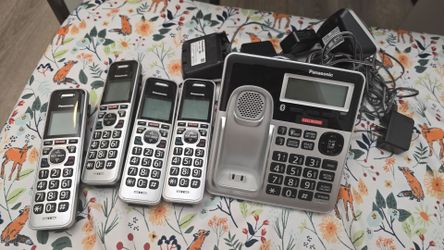 Bluetooth Handset 4 Phones/3 Cradles/1 Base
