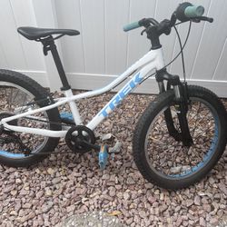 Trek like get blue and white 5-10 year old bike