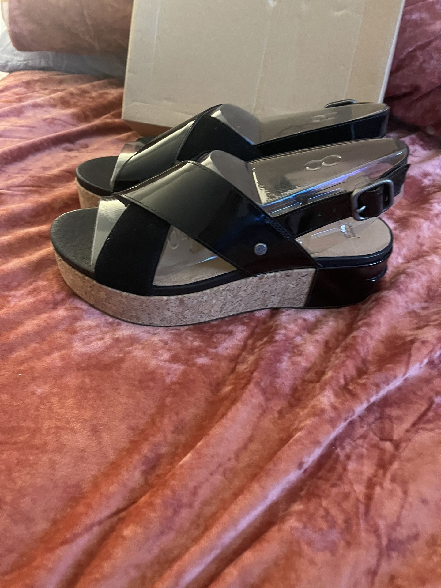 New women UGG, sandals size 8