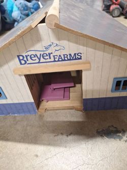 Breyer stable with few horses