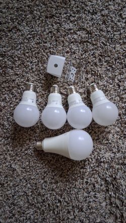 Lamp with 5 bulbs ( 4 yellow , 1 white) and 1 nitelight