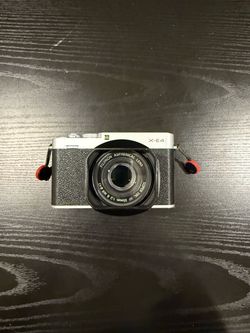 Fujifilm X-E4 Mirrorless Camera with XF 35mm f/2 Lens