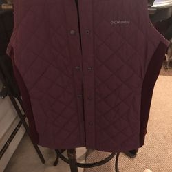 Columbia Woman’s Vest Burgundy Color 