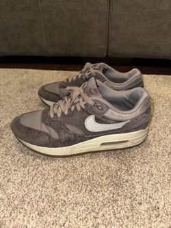 Nike Air Max Grey Suede – Size 9.5 – Worn / Casual Condition