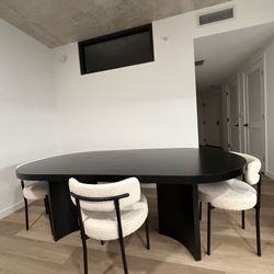 Table With 4 Chairs 