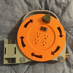 Electrix EC094 20ft 4-Outlet Hand Wind Cord Reel