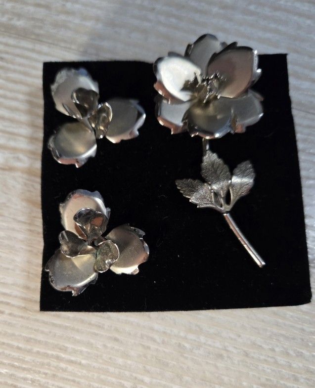 Vintage Brooch & Clip-On Earrings 