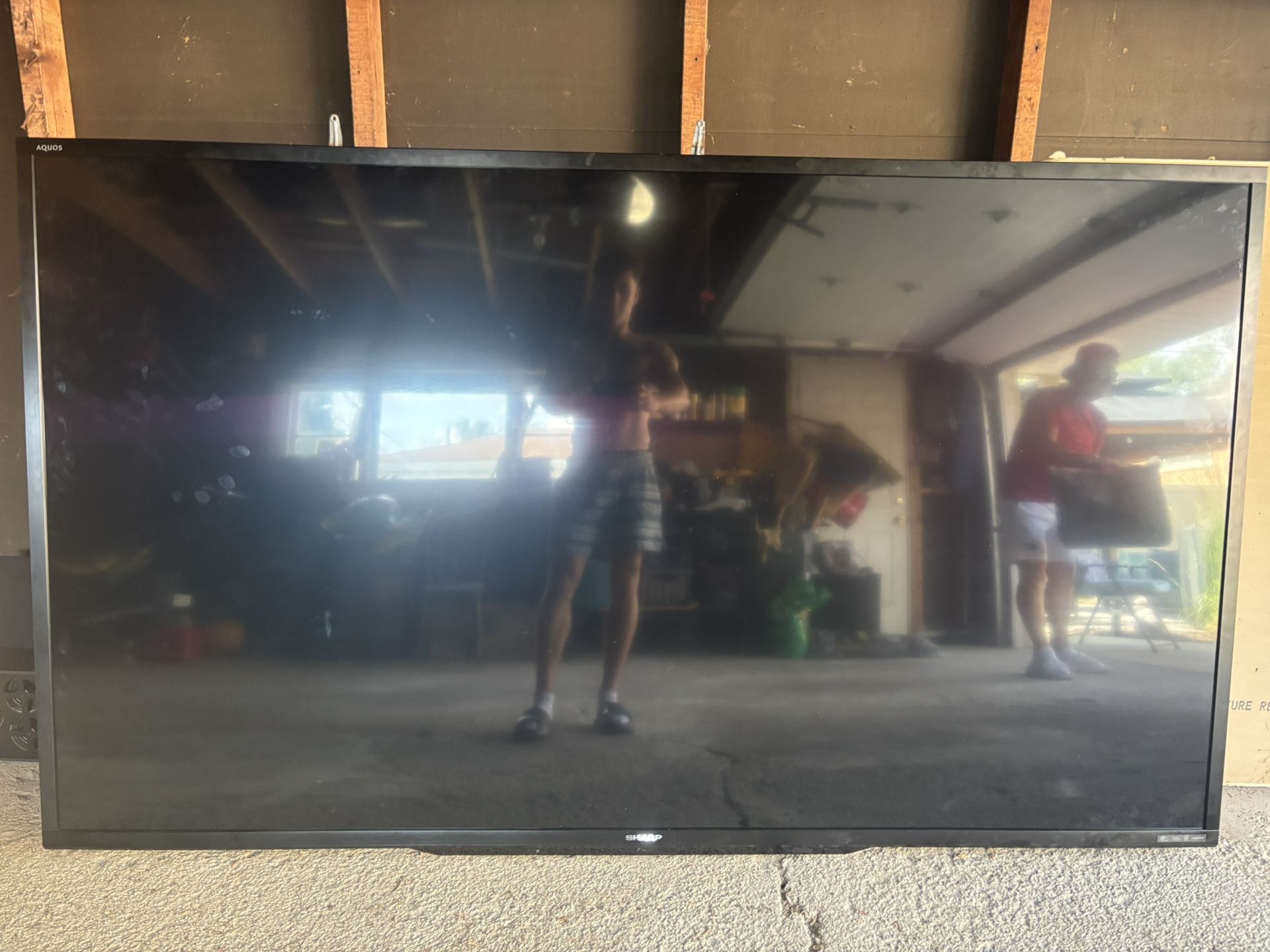 Sharp Aquos TV 84x48inch